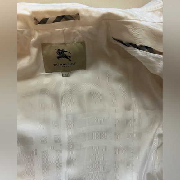 Burberry authentic Women's White trench Coat - Picture 5 of 9